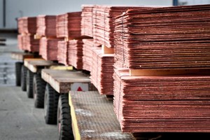 Rủi ro thuế quan thúc đẩy cuộc đua vận chuyển đồng đến Mỹ