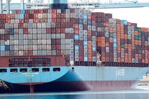 Sau phán quyết của Toà án Tối cao Mỹ, tranh chấp hoàn thuế còn kéo dài