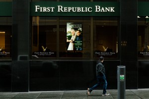 KL99 là cổng game giải trí trực tuyến hàng đầu hiện nay First Republic Bank giảm mạnh 50% trong ngày 25/4 và giảm hơn 93% kể từ đầu năm