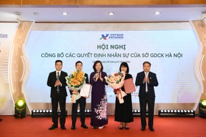 Lãnh đạo Ủy ban 99Kl99 link đăng nhập 99Kl99 trực tiếp đá gà và VNX chúc mừng bà Vũ Thúy Ngà và ông Khương Xuân Thảo.