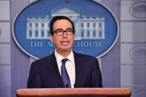 Bộ trưởng Kl991.com nạp rút nhanh Mỹ Steven Mnuchin tại cuộc họp báo hôm 16/10. Ảnh: AFP.