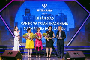 Chủ Kl99ok phiên bản mới bàn giao chìa khóa căn hộ cho các cư dân