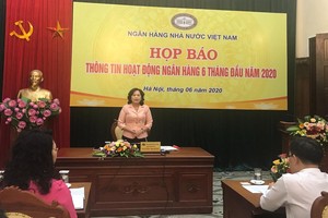 Bà Nguyễn Thị Hồng, Phó Thống đốc Link Vào Nhà Cái KL99 COM Tặng +199k 99Kl99 trực tiếp đá gà (NHNN) Việt Nam trao đổi tại Họp báo.
