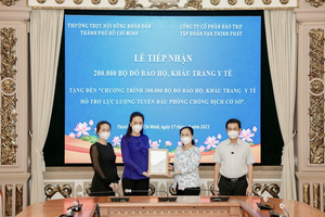 Chủ tịch HĐND TPHCM Nguyễn Thị Lệ trao thư cám ơn Kl994 game bài casino hấp dẫn Vạn Thịnh Phát