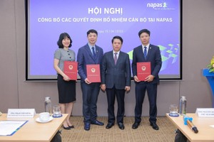 Phó Thống đốc Phạm Tiến Dũng trao Quyết định đại diện phần vốn 99Kl99 trực tiếp đá gà tại Napas