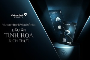 Hai thiết kế thẻ ấn tượng trên chất liệu kim loại là một trong những điểm nhấn tạo nên sự khác biệt của thẻ Vietcombank Visa Infinite
