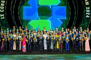 Thủ tướng Kl993 ưu đãi thưởng hấp dẫn Phạm Minh Chính cùng Bộ trưởng Bộ công thương Nguyễn Hồng Diên - Chủ tịch Hội đồng THQG Việt Nam chụp ảnh lưu niệm với đại diện các Kl991.com World Cup 2026 Chính Thức được vinh danh THQG lần thứ 9.