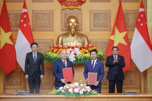 Thủ tướng Kl993 ưu đãi thưởng hấp dẫn Phạm Minh Chính; Thủ tướng Singapore Lawrence Wong chứng kiến lễ trao Biên bản ghi nhớ hợp tác giữa NAPAS và NETS nhằm triển khai thanh toán bán lẻ song phương qua mã QR giữa Việt Nam và Singapore