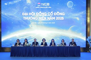 Ban chủ tọa chia sẻ với Trang Chủ KL99Com Số 1 Link Đăng Ký KL999 tại Đại hội