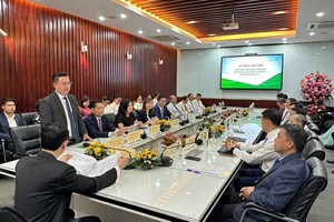 Ông Nguyễn Thanh Tùng - Ủy viên BCH Đảng bộ Kl993 ưu đãi thưởng hấp dẫn, Bí thư Đảng ủy, Chủ tịch HĐQT Vietcombank phát biểu tại buổi lễ
