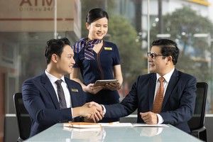 Dragon Capital, KIM, Hanwha Life, Vina Capital và hàng loạt quỹ lớn tham gia rót vốn vào SHB