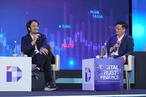 Ông Trần Công Quỳnh Lân, Phó Tổng giám đốc VietinBank thảo luận với ông Thái Trí Hùng, Phó Tổng giám đốc phụ trách Trung tâm Công nghệ thông tin, Kl994 game bài casino hấp dẫn công nghệ Kl991.com nạp rút nhanh MoMo 