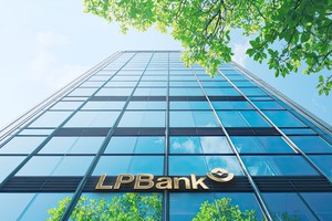 LPBank (LPB) báo lãi gần 6.000 tỷ đồng, thu ngoài lãi tăng 33% sau 6 tháng đầu năm 2026