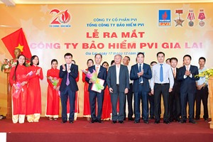 Ông Vũ Đức Thuấn- lãnh đạo Kl99kl phiên bản hoạt động PVI Gia Lai nhận quyết định thành lập Công ty