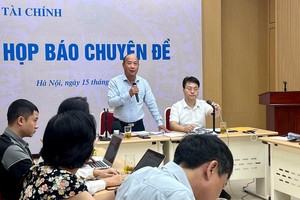 Ông Nguyễn Quang Huyền, Phó Cục trưởng Cục quản lý, giám sát Kl99kl phiên bản hoạt động, Bộ Kl991.com nạp rút nhanh trả lời phóng viên tại cuộc họp báo chiều 15/9 (ảnh: M.M)