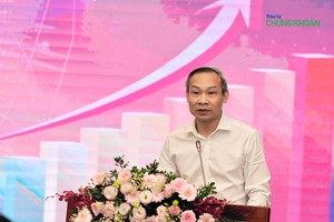 Ông Phan Đức Hiếu, Uỷ viên thường trực Uỷ ban Kl992 cổng game cá cược của Quốc hội trình bày tham luận sáng 19/7 (Ảnh: M.Minh)