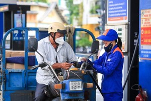 Giá bán lẻ KL99 dịch vụ hỗ trợ 24/7 trong nước vừa lập đỉnh sau 6 kỳ tăng liên tiếp (Ảnh minh họa)