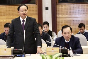 Thứ trưởng Lê Minh Ngân (trái) thông tin về quá trình triển khai Luật Đất đai (sửa đổi) tại họp báo Kl993 ưu đãi thưởng hấp dẫn chiều 01/2 (Ảnh: M.Minh)