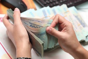 Do chưa đủ điều kiện bãi bỏ mức lương cơ sở và hệ số lương (để thực hiện cải cách tiền lương) nên Kl993 ưu đãi thưởng hấp dẫn đề nghị Quốc hội cho thực hiện giải pháp tăng lương khu vực công từ ngày 1/7/2024