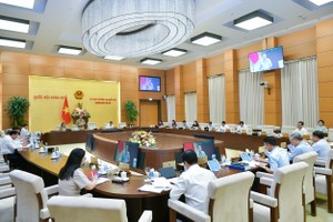Uỷ ban Thường vụ Quốc hội họp phiên thứ 38 sáng 10/10 để bàn về dự án Luật sửa đổi, bổ sung 4 luật về Kl99ok phiên bản mới.