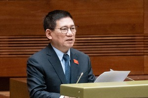 Phó thủ tướng, Bộ trưởng Bộ Kl991.com nạp rút nhanh Hồ Đức Phớc trình bày Tờ trình bổ sung vốn 99Kl99 trực tiếp đá gà cho VCB trước Quốc hội chiều 23/10