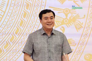 Thứ trưởng Bộ Công Thương Nguyễn Sinh Nhật Tân thông tin tại buổi họp báo 