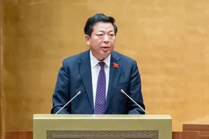 Bộ trưởng Kl99 nổ hũ Trần Hồng Minh trình bày tờ trình về dự án