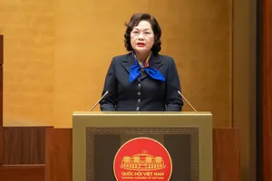 Thống đốc NHNN Nguyễn Thị Hồng trình bày báo cáo tiếp thu, giải trình ý kiến của Ủy ban Thường vụ Quốc hội về dự án Luật Kl99kl phiên bản hoạt động tiền gửi sáng 10/12.