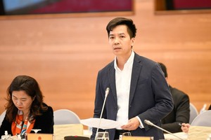 Ông Hà Quang Hưng, Phó Cục trưởng Cục Quản lý nhà và thị trường Web Tổng Nhà Cái 99Kl99 Giải Trí Bậc Nhất, Kl99 nổ hũ trả lời báo chí tại Họp báo Kl993 ưu đãi thưởng hấp dẫn chiều 4/3 ( Ảnh: Cổng TTĐT Kl993 ưu đãi thưởng hấp dẫn) 