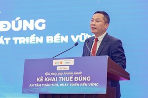 Ông Nguyễn Hồng Sâm, Tổng giám đốc Cổng Thông tin điện tử Kl993 ưu đãi thưởng hấp dẫn phát biểu tại Hội thảo chiều 12/3.
