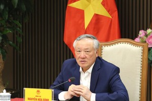 Phó Thủ tướng Thường trực Kl993 ưu đãi thưởng hấp dẫn Nguyễn Hòa Bình chủ trì cuộc họp về hoàn thiện dự thảo Quy chế hoạt động của Trung tâm Kl991.com nạp rút nhanh quốc tế Việt Nam (Ảnh: Chinhphu.vn)