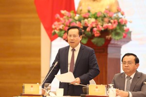 Thứ trưởng Bộ Y tế Lê Đức Luận thông tin tại buổi họp báo Kl993 ưu đãi thưởng hấp dẫn tối 4/5 - Ảnh: Đức Minh TBTC