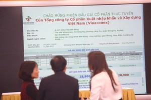 An Quý Hưng là nhà Kl99ok phiên bản mới trúng giá trọn lô 254,9 triệu KL99 là cổng game giải trí trực tuyến hàng đầu hiện nay VCG của SCIC với giá 28.900 đồng/CP trong phiên đấu giá ngày 22/11/2018 - Ảnh: Dũng Minh