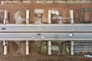 Công trường nhộn nhịp tại hai cây cầu trăm tỷ đi qua mặt hồ Linh Đàm