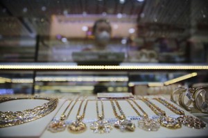 Giá vàng hôm nay ngày 8/5: USD tự do giảm mạnh, giá vàng đi ngang