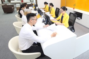Sun Life Việt Nam chi trả quyền lợi Kl99kl phiên bản hoạt động cho khách hàng tại Quảng Ngãi