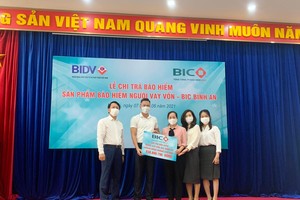 BIC chi trả hơn 830 triệu đồng quyền lợi Kl99kl phiên bản hoạt động cho khách hàng vay vốn tại BIDV Đông Hà Nội