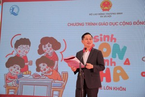Đại diện từ Generali Việt Nam, ông Trần Văn Vàng, chia sẻ về những mục tiêu và kết quả tích cực của chương trình “Sinh Con, Sinh Cha” và sứ mệnh trở thành “Người bạn Trọn đời” của hàng triệu gia đình Việt của Generali. 