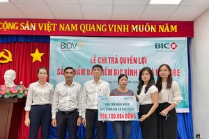 BIC chi trả hơn 860 triệu đồng quyền lợi Kl99kl phiên bản hoạt động cho cán bộ BIDV Tây Đô
