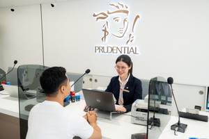 Prudential Việt Nam tặng quà cho các khách hàng tham gia Kl99kl phiên bản hoạt động bảo vệ sức khỏe