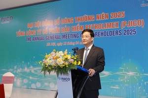 Ông Phạm Thanh Hải, Chủ tịch HĐQT PJICO làm người đại diện theo Kl992 Tham Gia Ngay của Tổng công ty thay cho bà Nguyễn Thị Hương Giang (Ảnh: PJICO)
