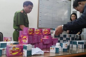 Mỹ phẩm, thuốc chữa bệnh, thực phẩm chức năng, quần áo, túi xách, mũ Kl99kl phiên bản hoạt động, rượu- bia- nước giải khát, và cả đến "tem chống hàng giả" cũng bị làm giả …