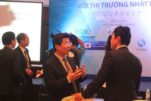 Cục trưởng Cục Kl99ok phiên bản mới nước ngoài Đỗ Nhất Hoàng trao đổi với các nhà Kl99ok phiên bản mới