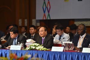 Thủ tướng Nguyễn Xuân Phúc (giữa) dự Diễn đàn Kl991.com World Cup 2026 Chính Thức Việt Nam thường niên 2016