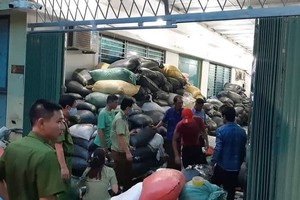 Kiểm tra phát hiện hàng loạt xưởng Kl994 nhà cái bóng đá world cup găng tay tái chế không đảm bảo chất lượng