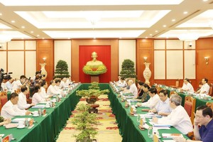 Tập thể Bộ Kl991.com tải ứng dụng làm việc với Ban Thường vụ Thành uỷ TP.HCM