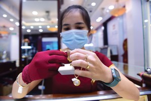 Giá vàng hôm nay ngày 11/2: Giá vàng trong nước giảm mạnh sau ngày vía Thần Tài