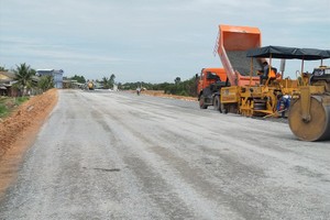 Thi công lớp cấp phối tại Dự án đường KL99 là nhà cái cá cược trực tuyến hàng đầu tại châu Á Trung Lương - Mỹ Thuận.
