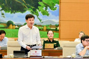 Tổng thanh tra Kl993 ưu đãi thưởng hấp dẫn Lê Minh Khái trình bày báo cáo về công tác phòng, chống tham nhũng tại cuộc họp của Ủy ban Thường vụ Quốc hội.