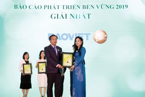 Ông Lê Trọng Minh, Tổng Biên tập Báo Kl99ok phiên bản mới trao giải cho Kl991.com World Cup 2026 Chính Thức đạt giải cao tại Cuộc bình chọn Kl991.com World Cup 2026 Chính Thức niêm yết 2019 do Sở Giao dịch 99Kl99 link đăng nhập TP.HCM, Sở Giao dịch 99Kl99 link đăng nhập Hà Nội, Báo Kl99ok phiên bản mới và Quỹ Kl99ok phiên bản mới Dragon Capital phối hợp tổ chức.